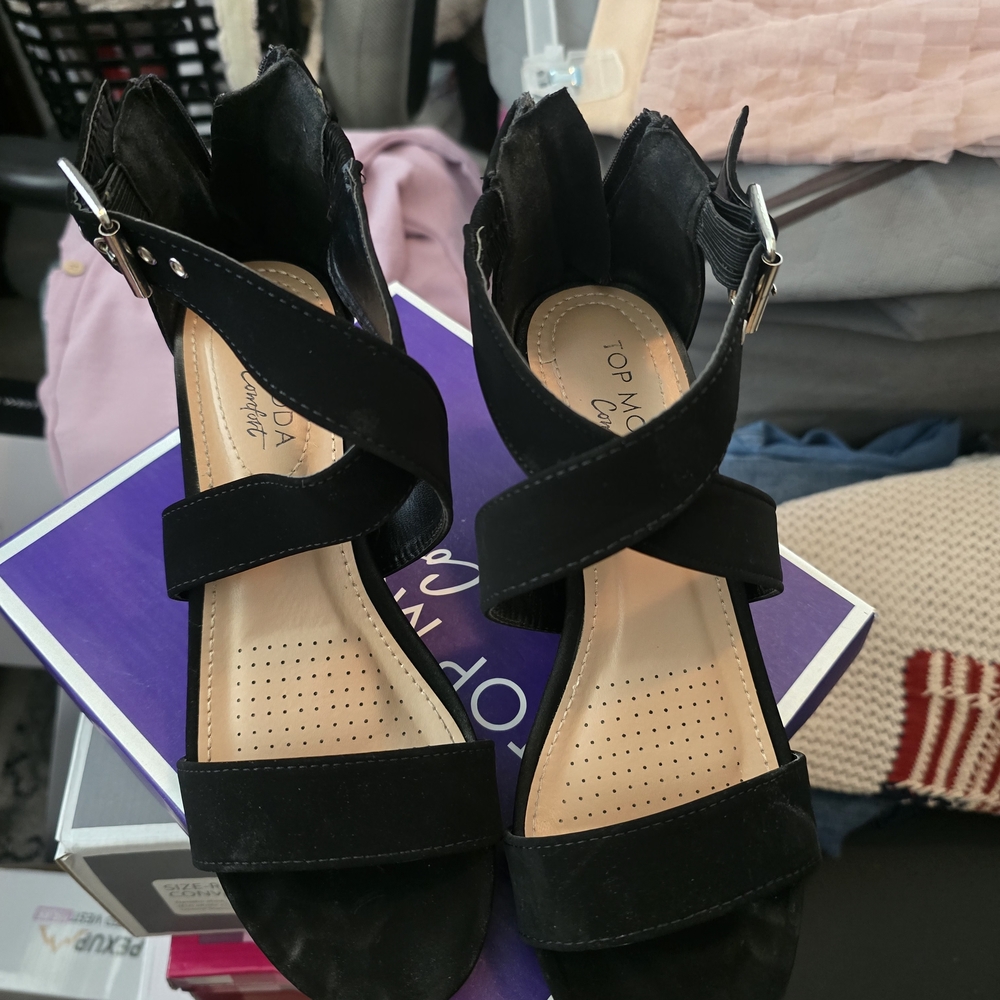 TOP Moda Black Crisscross Block Heel Sandals